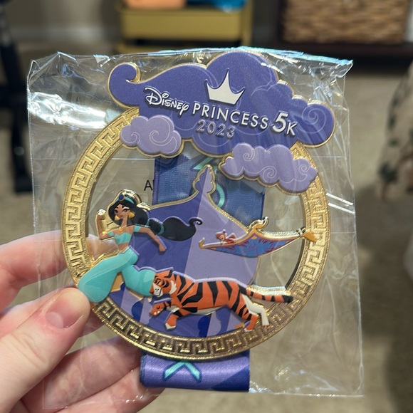 RunDisney 2023 Jasmine 5k Medal - Picture 1 of 1